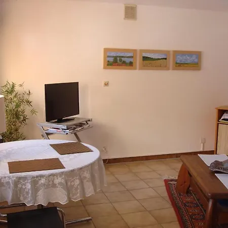 Feschel Nocleg ze śniadaniem *